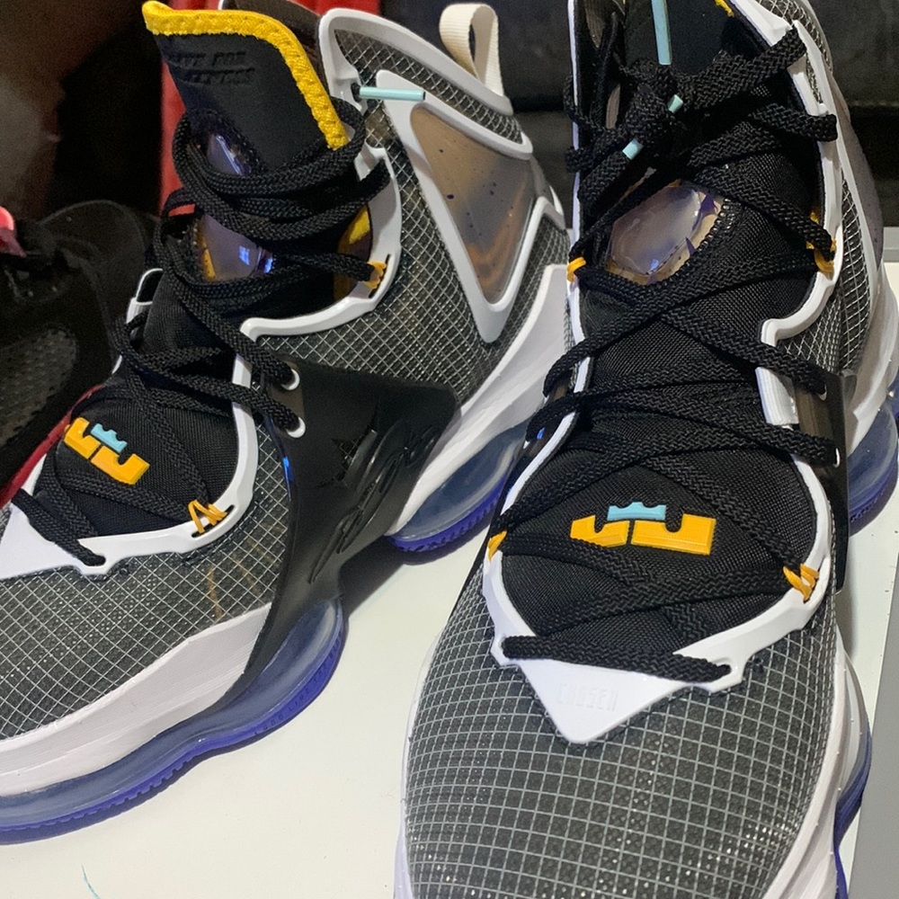 Lebron XIX